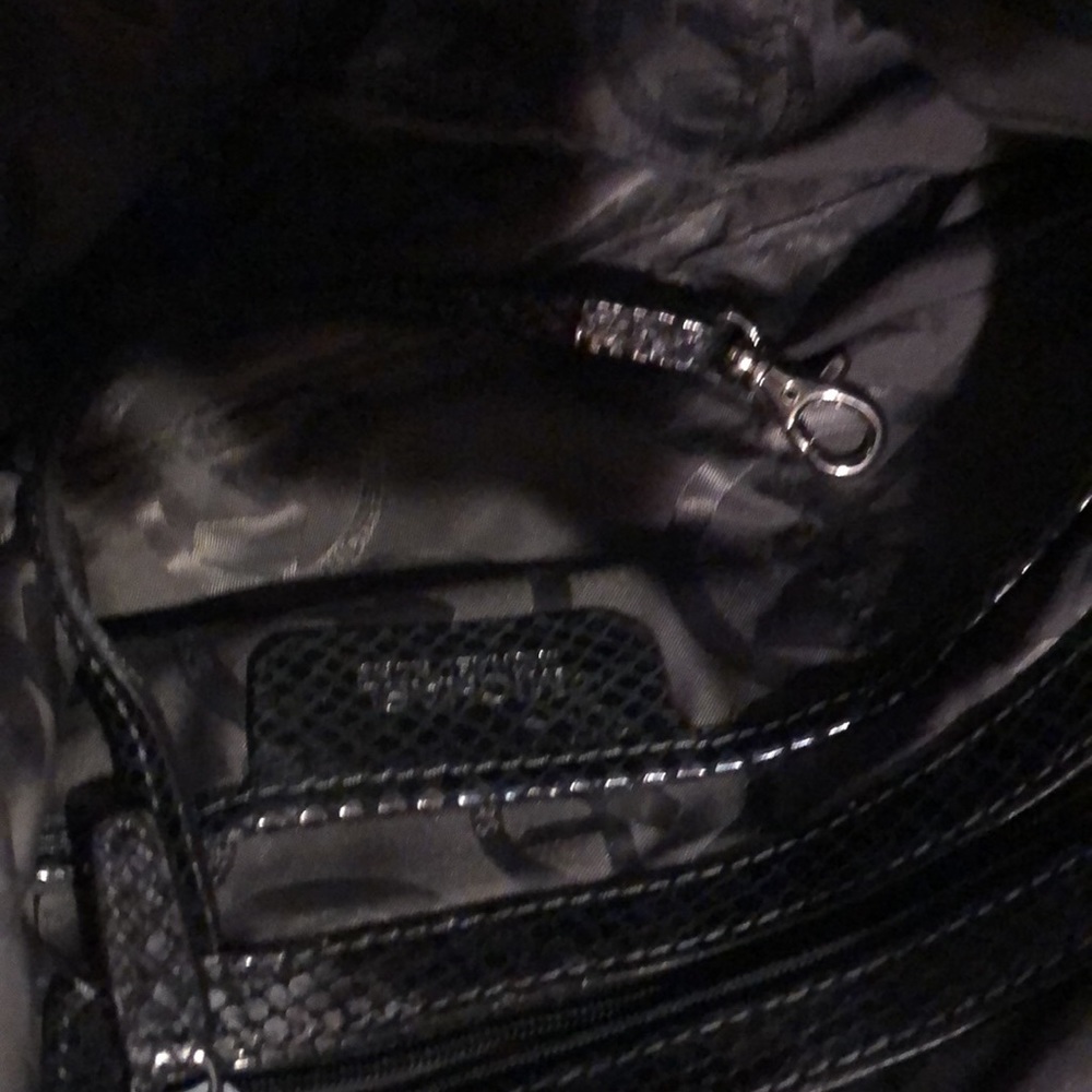 Michael Kors shoulder purse with accent chain - Picture 4 of 7